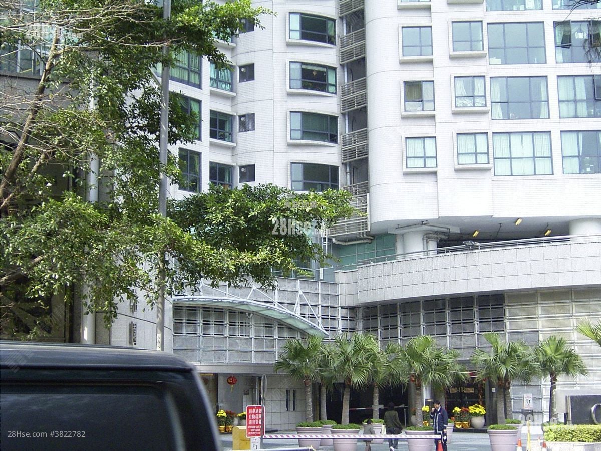 Carmen's Garden Rental 3 Bedrooms , 2 Bathrooms 1,000 ft²