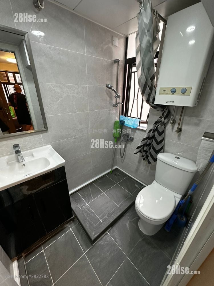 Wai Ching Court Rental 350 ft²