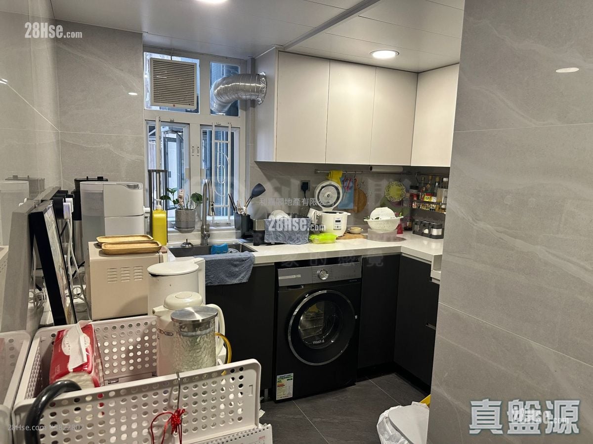 Mei Foo Sun Chuen Sell 3 Bedrooms , 2 Bathrooms 941 ft²