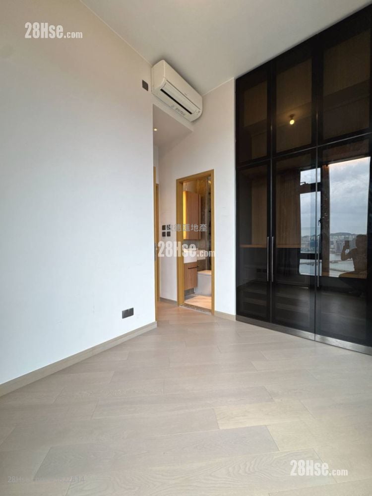 The Vantage Sell 2 Bedrooms , 2 Bathrooms 425 ft²