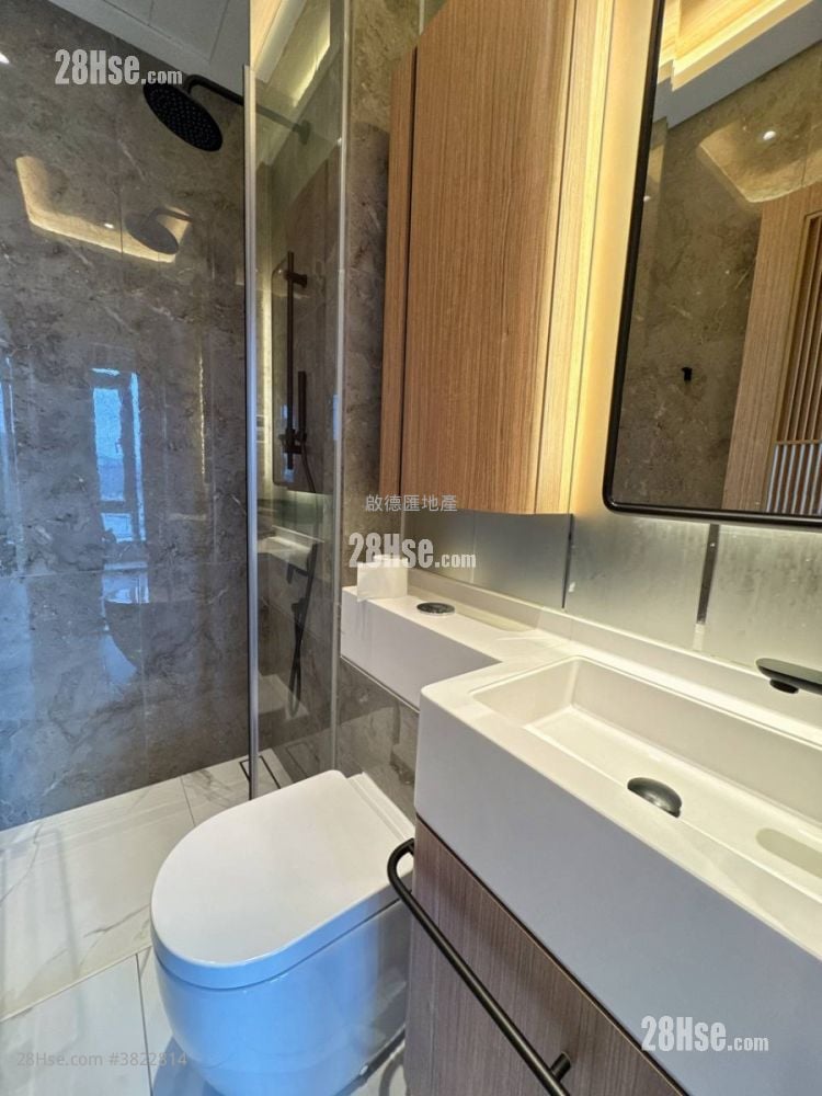 The Vantage Sell 2 Bedrooms , 2 Bathrooms 425 ft²