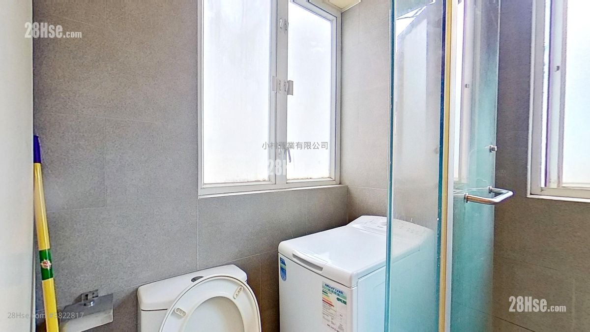 浴室: 荷李活道66號 租盤 開放式間隔 , 1 浴室 357 平方呎