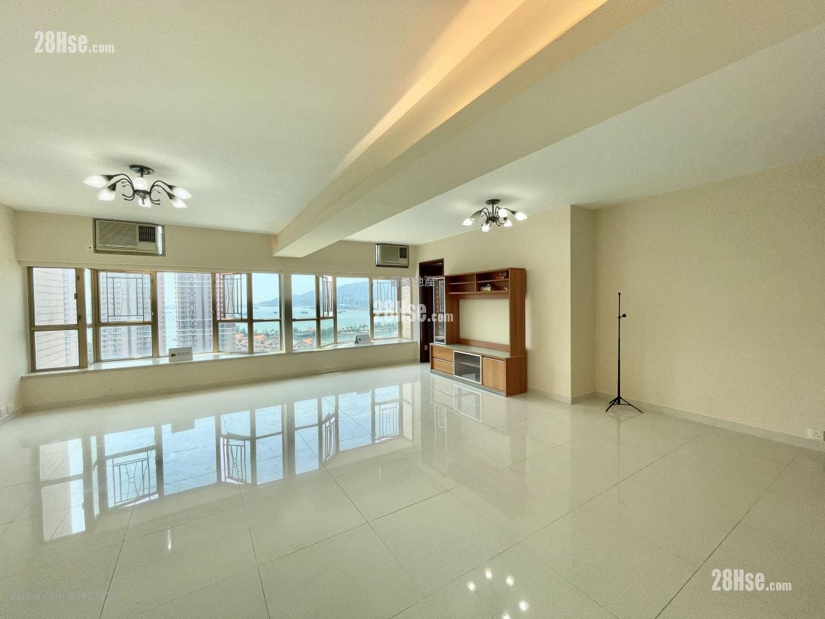 Hong Kong Gold Coast Sell 1,070 ft²