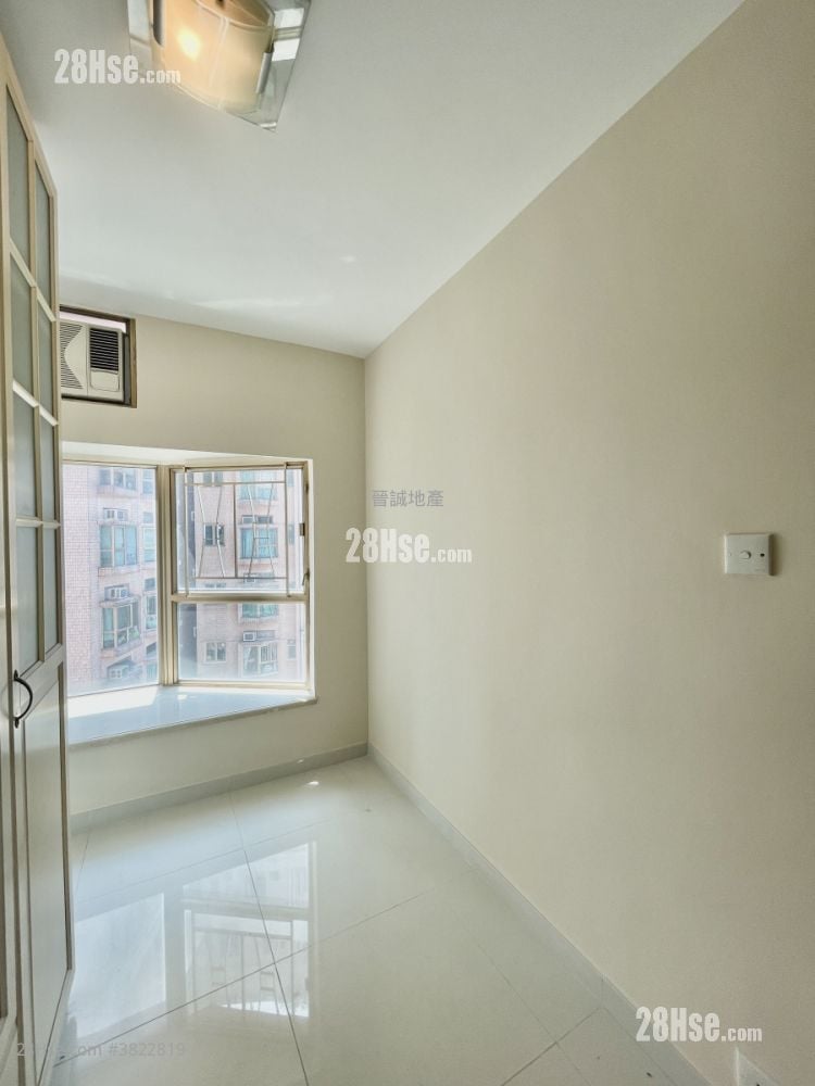 Hong Kong Gold Coast Sell 1,070 ft²