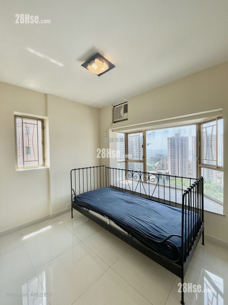 Hong Kong Gold Coast Sell 1,070 ft²