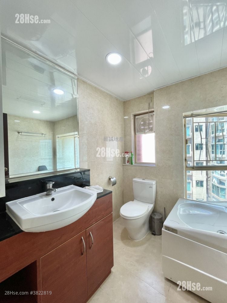 Hong Kong Gold Coast Sell 1,070 ft²