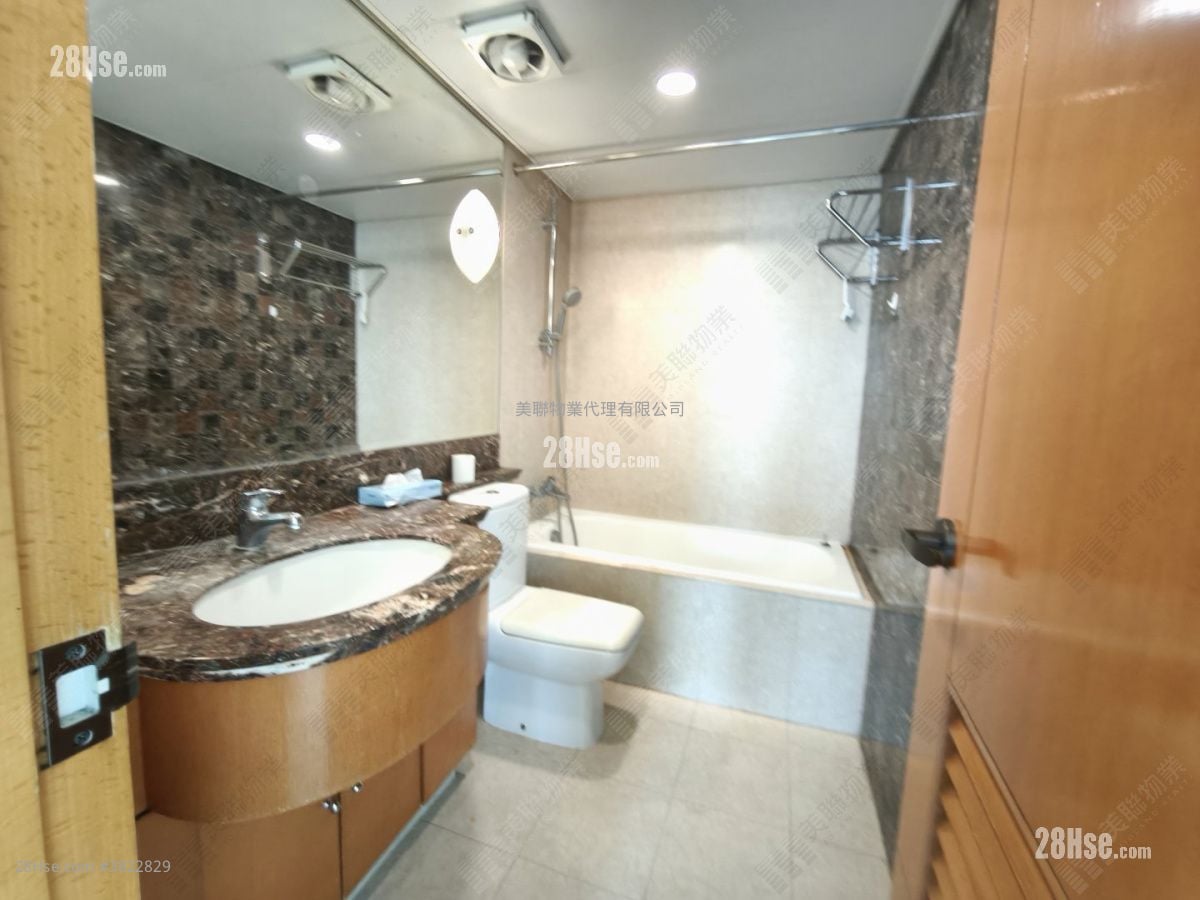 The Bloomsville Sell 3 Bedrooms , 2 Bathrooms 704 ft²