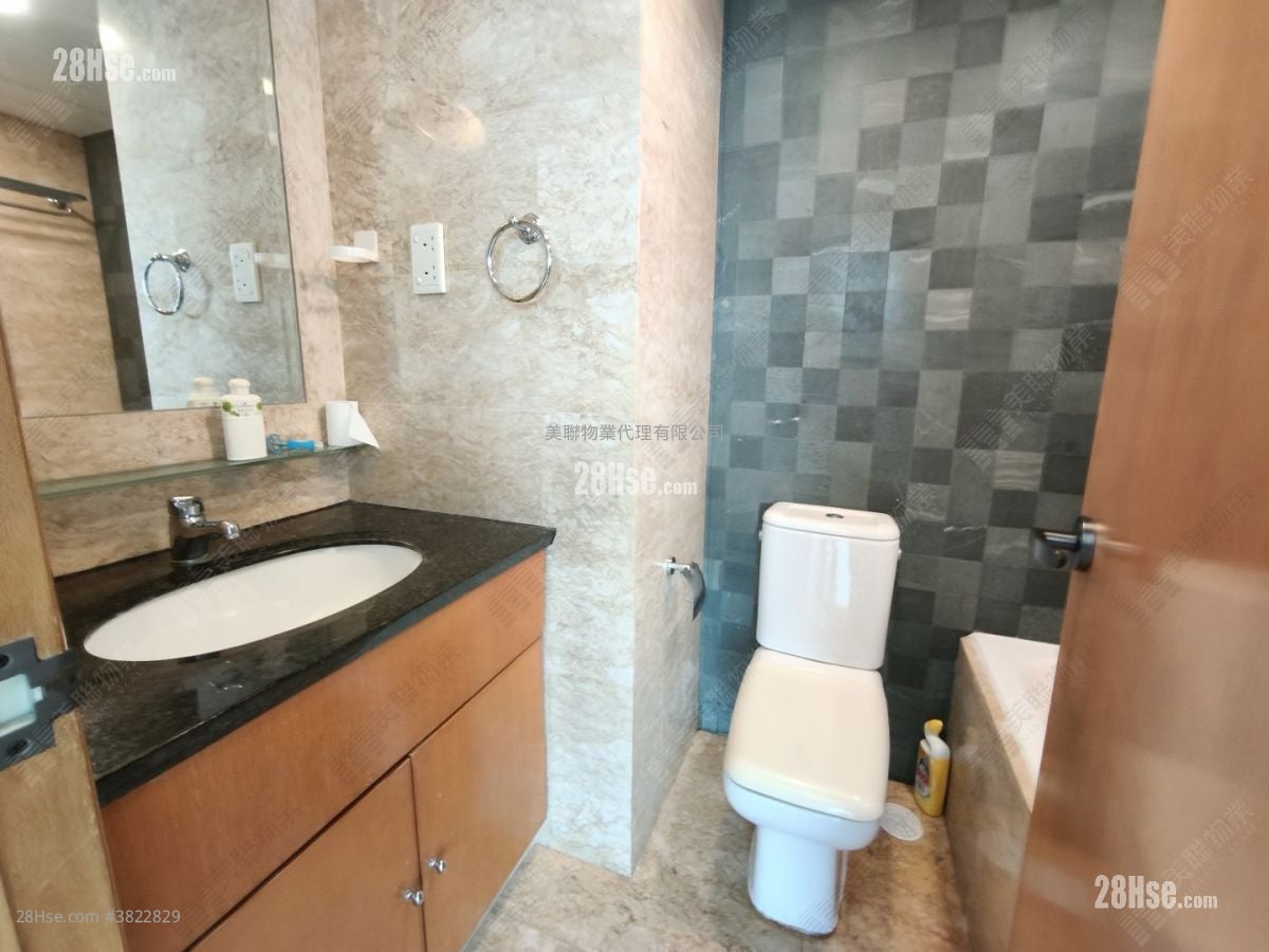 The Bloomsville Sell 3 Bedrooms , 2 Bathrooms 704 ft²