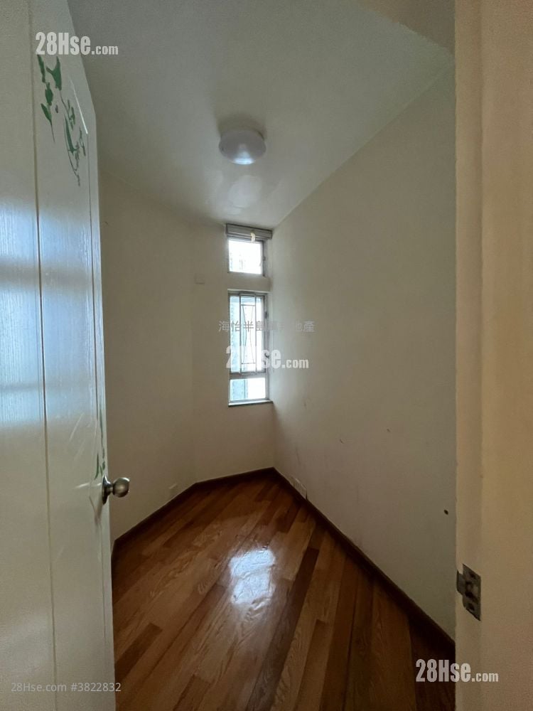 South Horizons Sell 4 Bedrooms , 2 Bathrooms 739 ft²