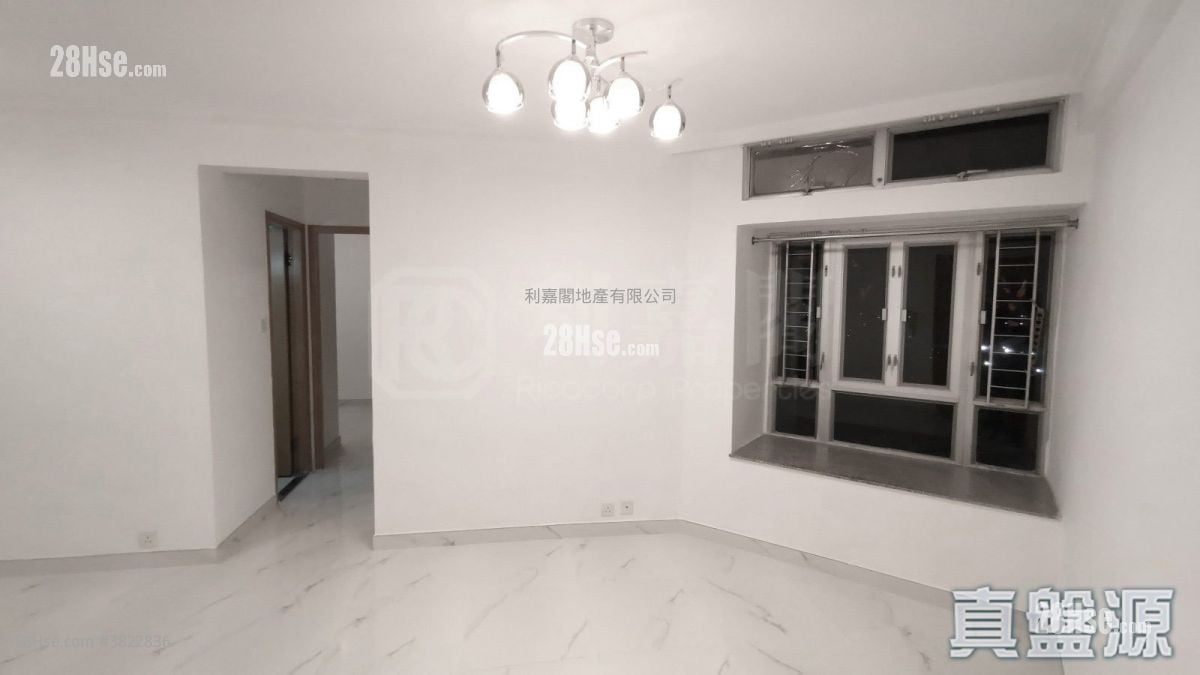 Kingswood Villas Sell 2 Bedrooms , 1 Bathroom 449 ft²