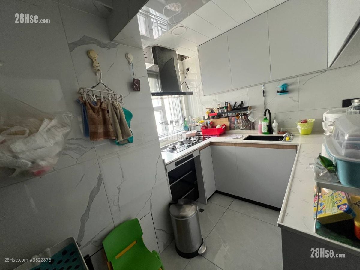 Greenfield Court Sell 3 Bedrooms , 3 Bathrooms 1,143 ft²