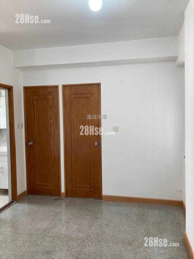 Fung Cheung Building Sell 2 Bedrooms , 1 Bathroom 333 ft²