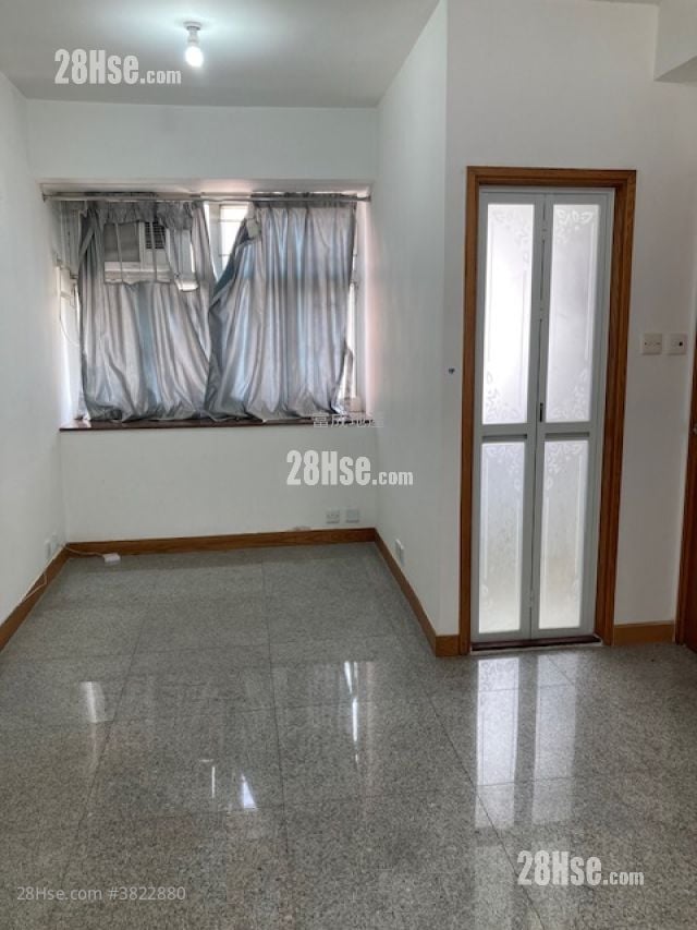Fung Cheung Building Sell 2 Bedrooms , 1 Bathroom 333 ft²