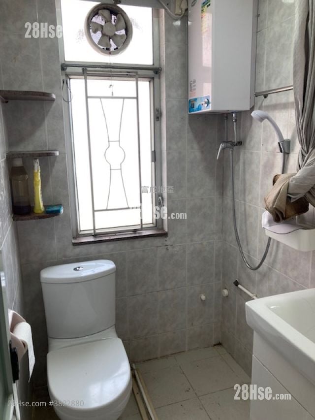 Fung Cheung Building Sell 2 Bedrooms , 1 Bathroom 333 ft²