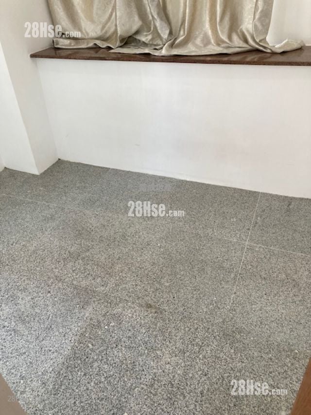 Fung Cheung Building Sell 2 Bedrooms , 1 Bathroom 333 ft²