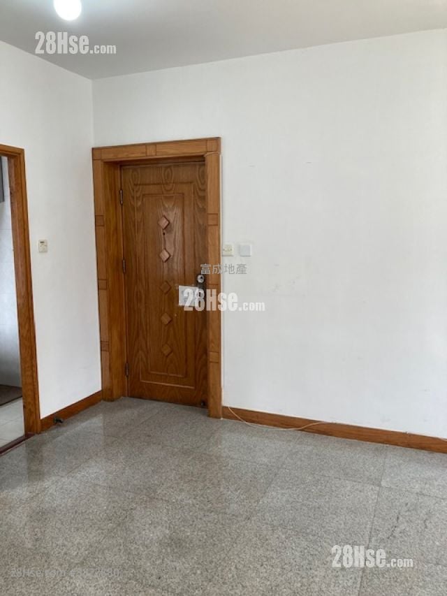 Fung Cheung Building Sell 2 Bedrooms , 1 Bathroom 333 ft²