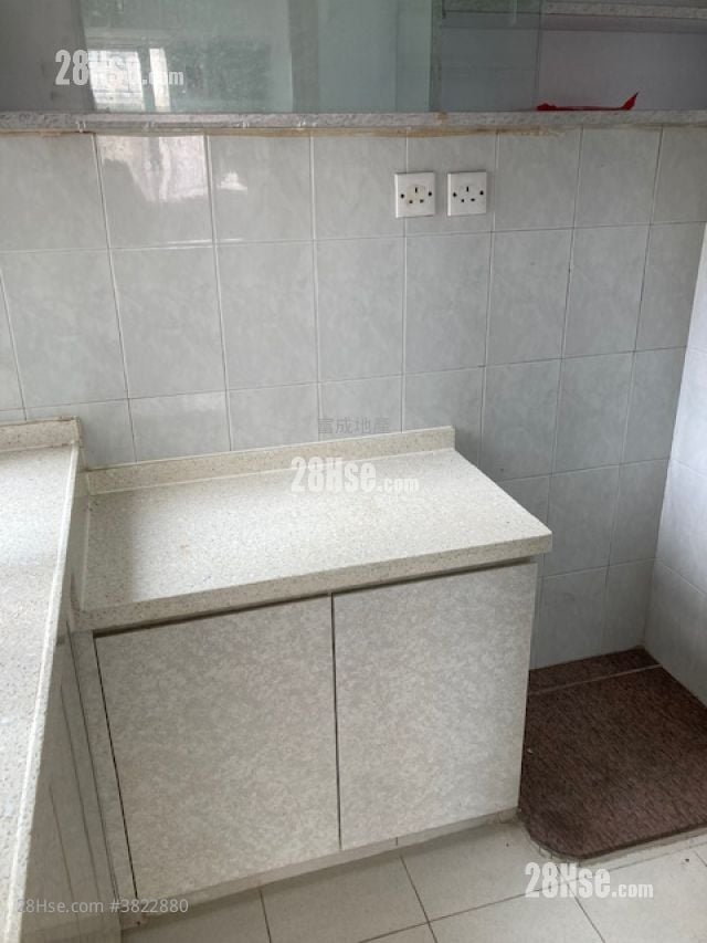 Fung Cheung Building Sell 2 Bedrooms , 1 Bathroom 333 ft²