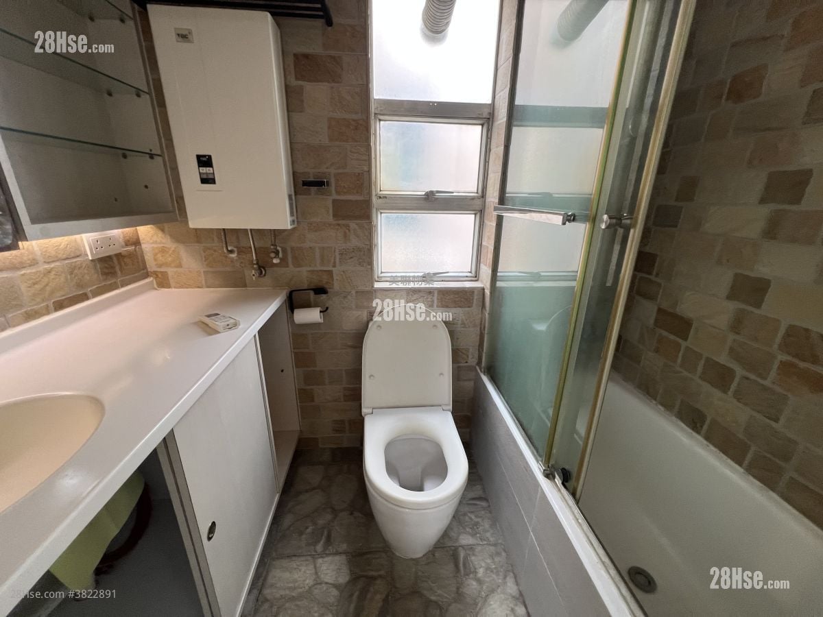 浴室: 翠怡花園 租盤 1 房 , 1 浴室 368 平方呎