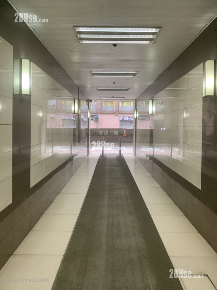 Derrick Industrial Building Sell 1 Toilet 1,585 ft²