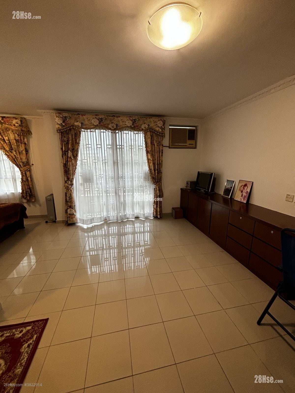 Ma Man Rental 2,100 ft²