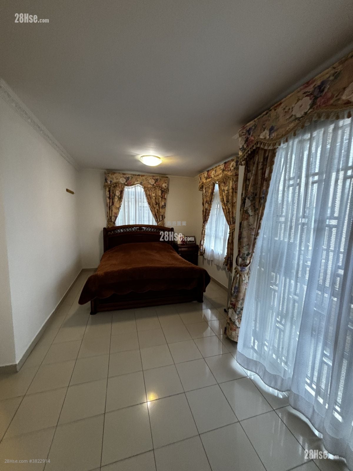 Ma Man Rental 2,100 ft²