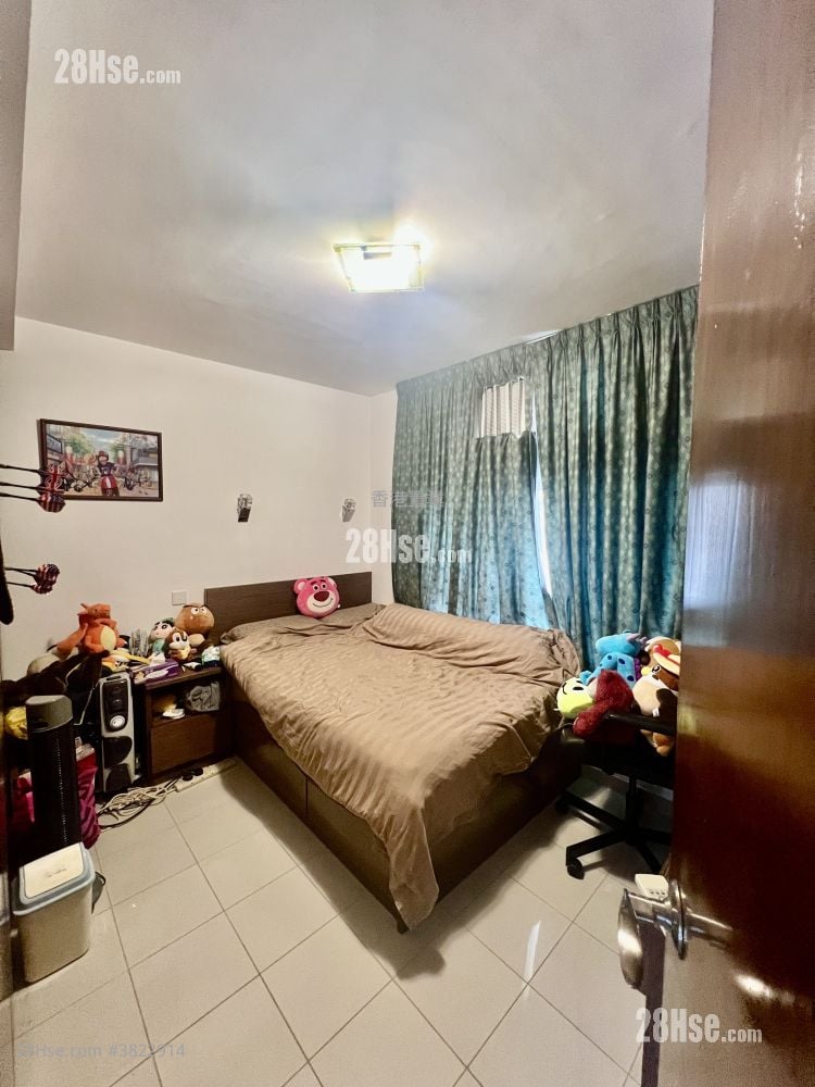 Ma Man Rental 2,100 ft²