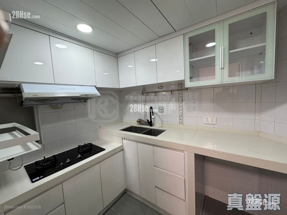 Kingswood Villas Sell 2 Bedrooms 449 ft²