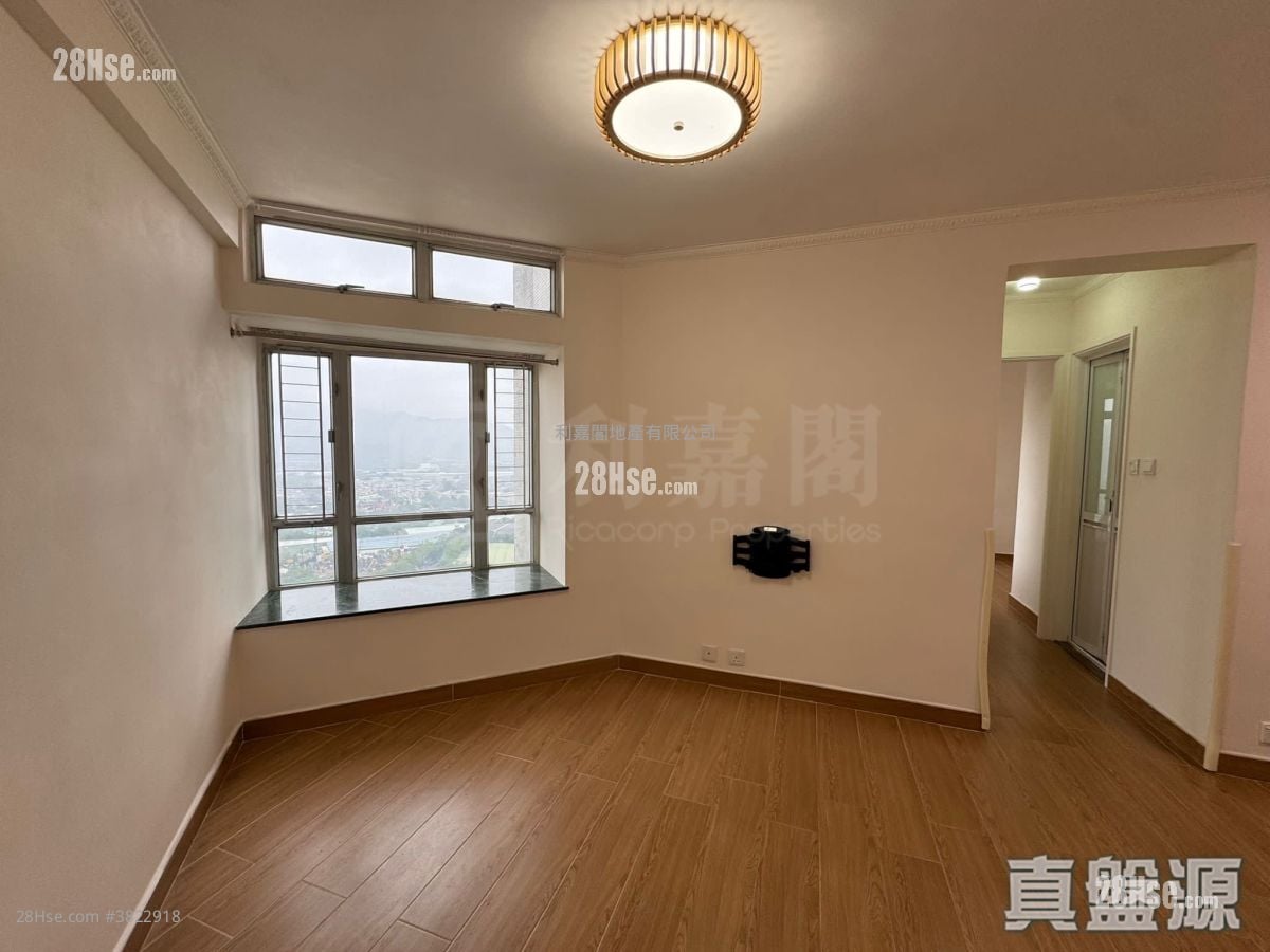 Kingswood Villas Sell 2 Bedrooms 449 ft²