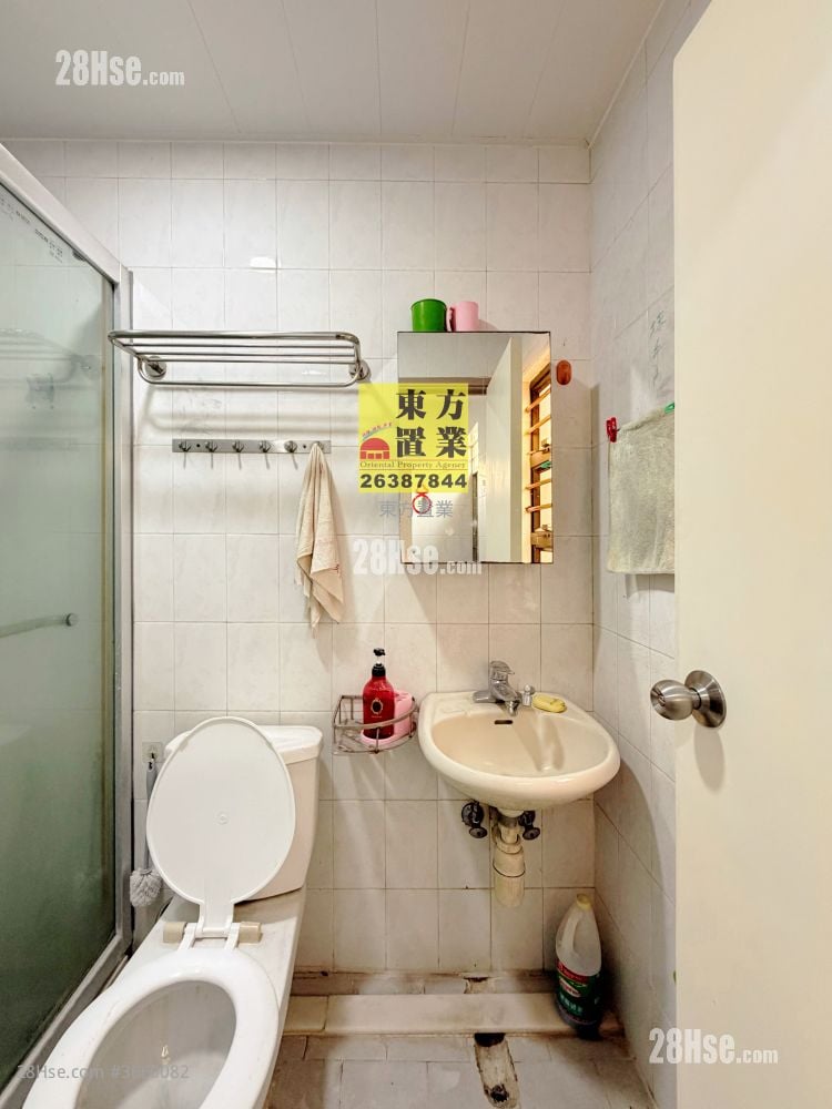 村屋 售盤 4 房 , 2 浴室 2,000 平方呎