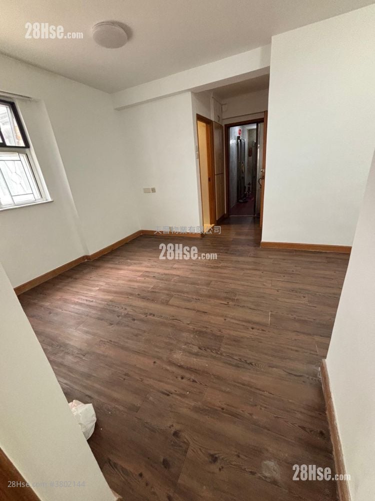 Wyler Gardens Sell 2 Bedrooms , 1 Bathroom 419 ft²