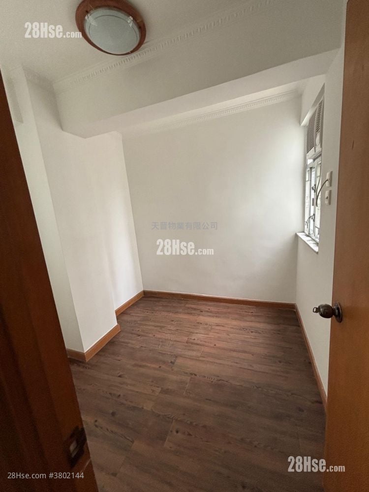 Wyler Gardens Sell 2 Bedrooms , 1 Bathroom 419 ft²
