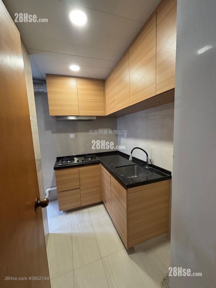 Wyler Gardens Sell 2 Bedrooms , 1 Bathroom 419 ft²