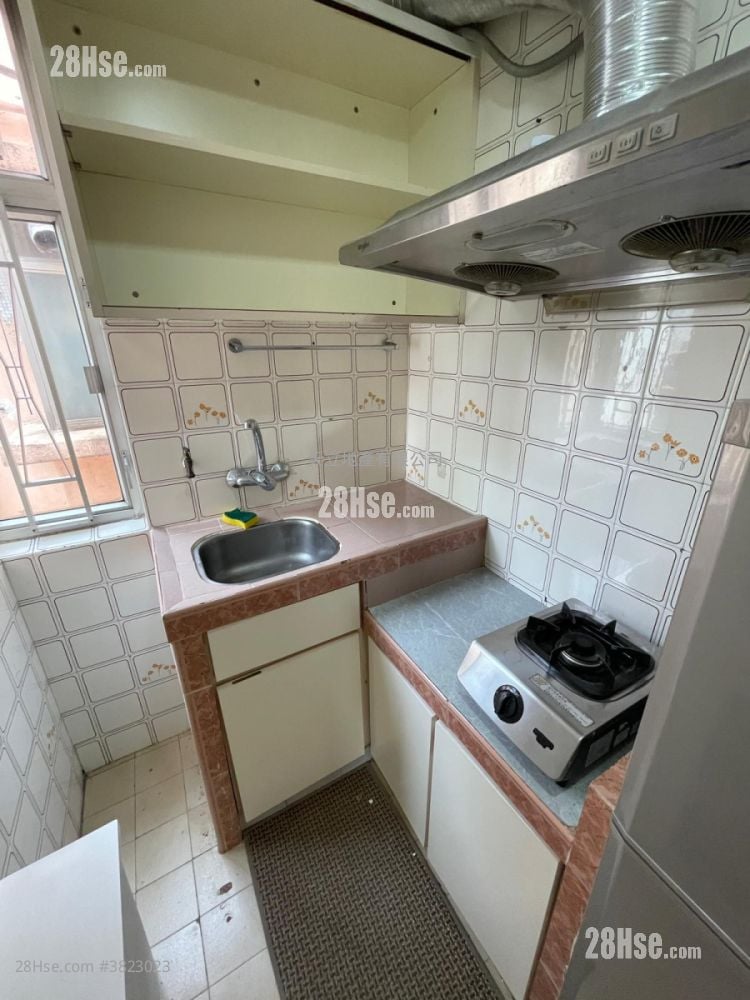 裕利大廈 租盤 1 房 , 1 浴室 270 平方呎