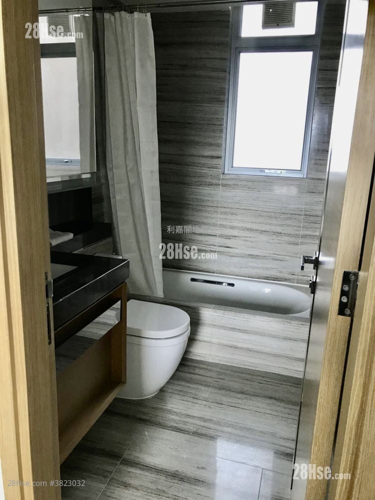 峻峦 售盘 3 房 , 2 浴室 839 平方尺