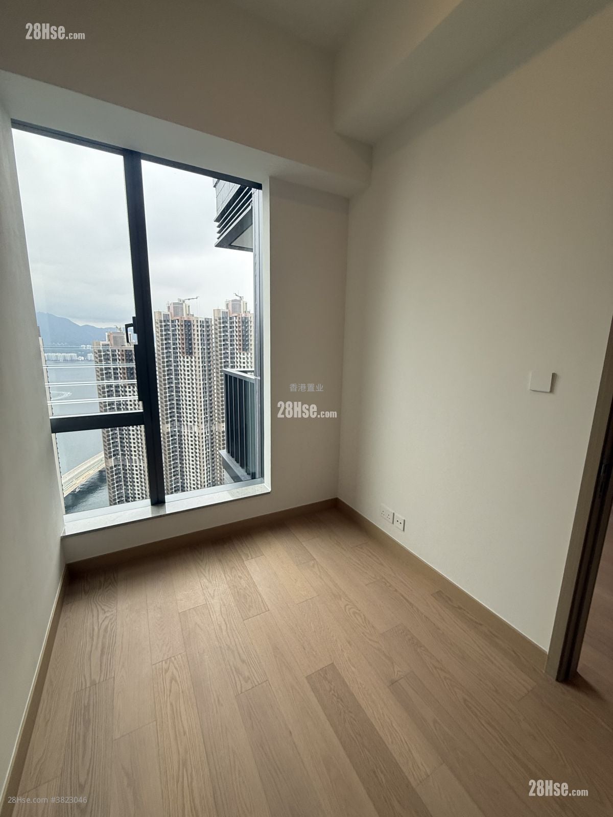 Seasons Place 售盘 1 房 , 1 浴室 330 平方尺