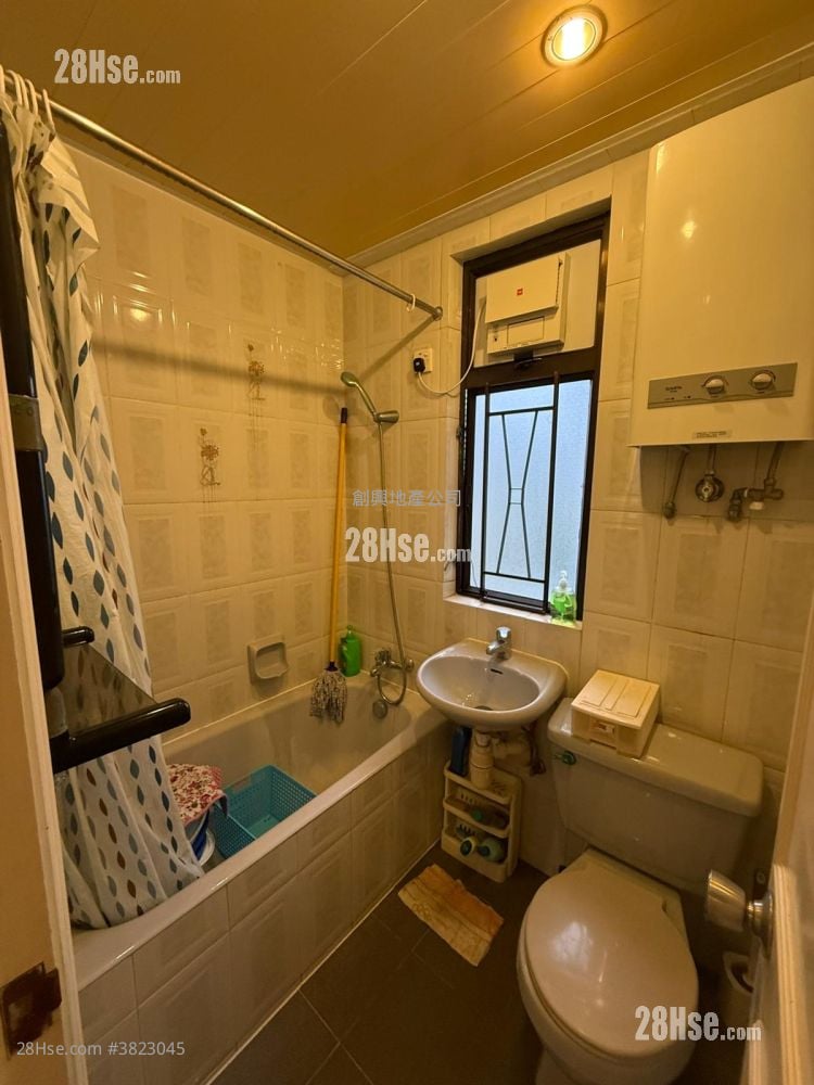 World Fair Court Sell 3 Bedrooms 510 ft²