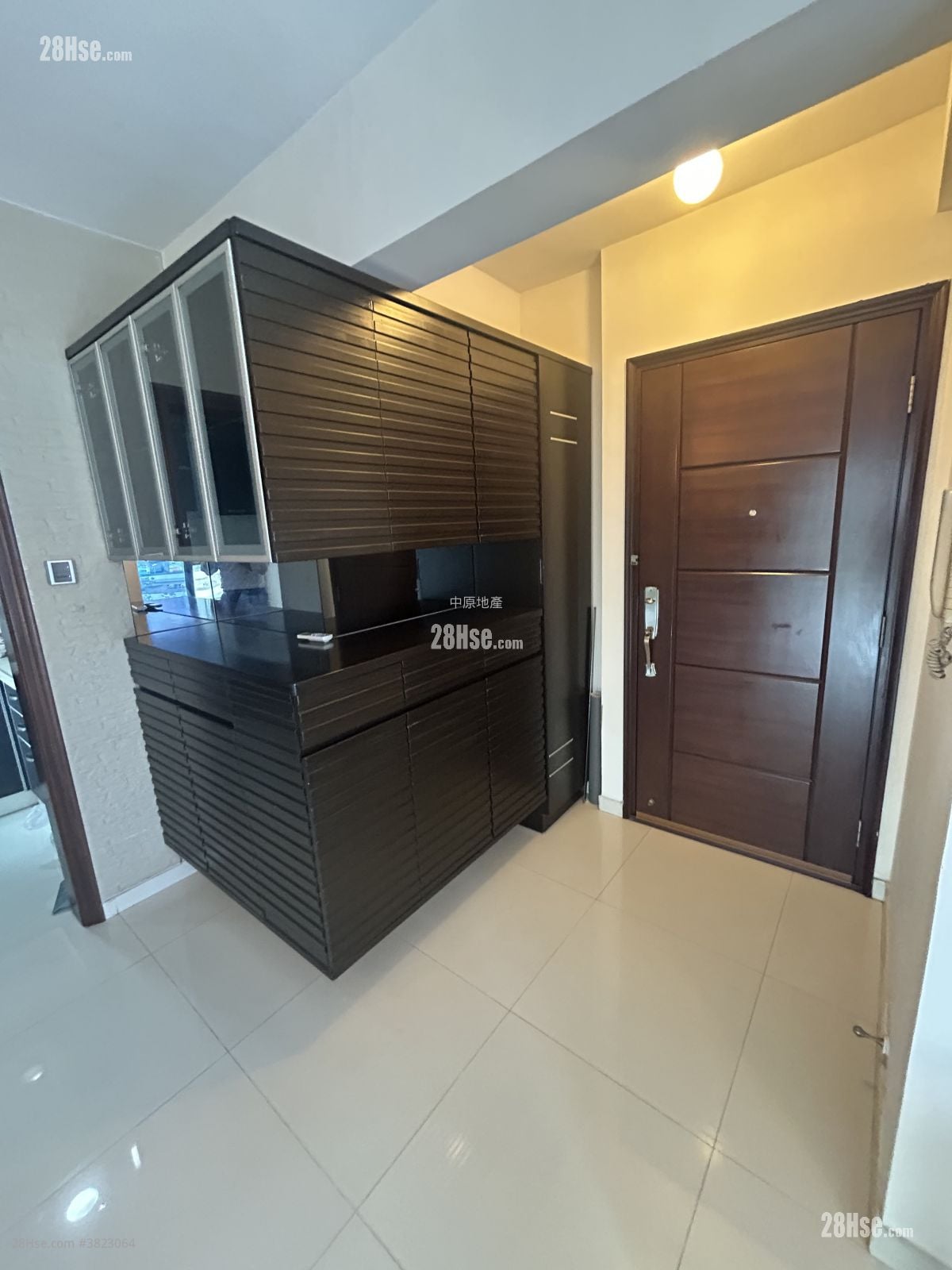 御豪山莊 售盤 2 房 , 2 浴室 689 平方呎