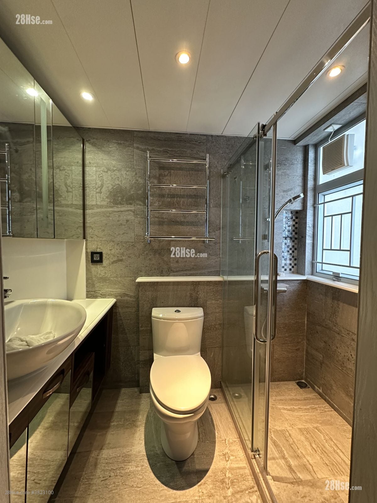 丽港城 租盘 3 房 , 2 浴室 687 平方尺