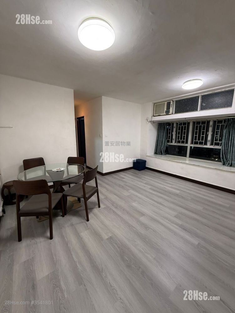 Pierhead Garden Rental 2 Bedrooms , 1 Bathroom 521 ft²