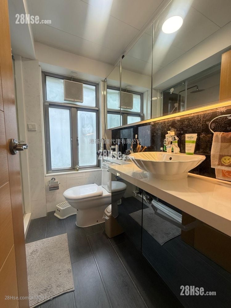 村屋 售盘 3 房 , 2 浴室 1,400 平方尺