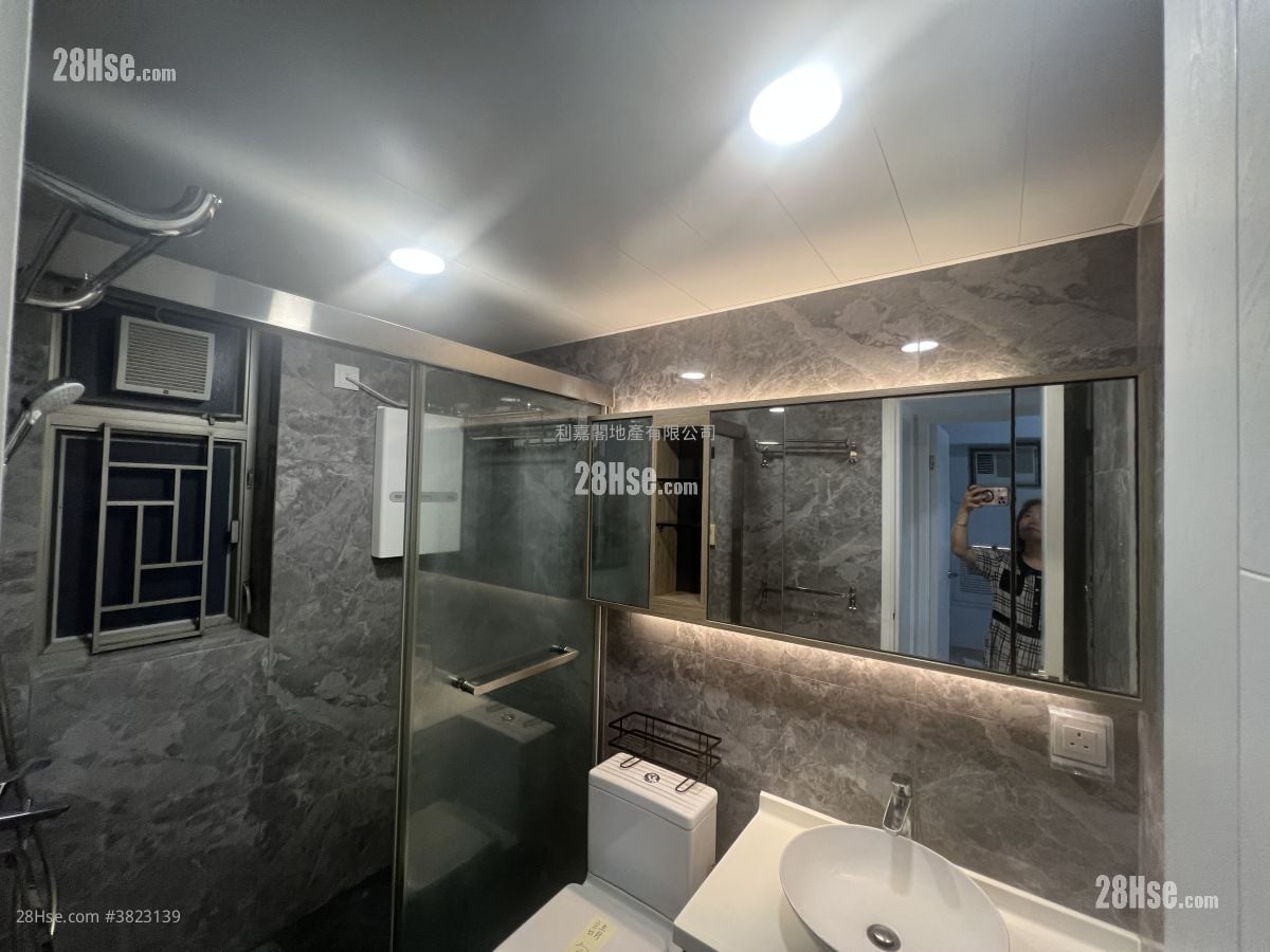 Yoho Town Sell 2 Bedrooms , 1 Bathroom 422 ft²