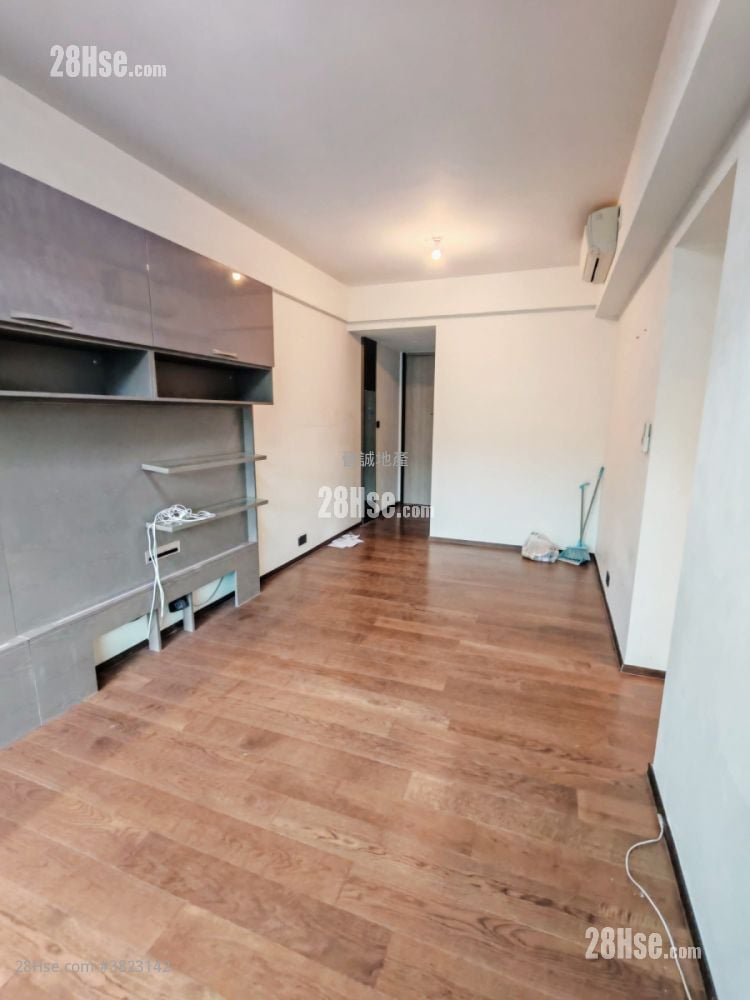 Le Pont Sell 3 Bedrooms , 2 Bathrooms 755 ft²