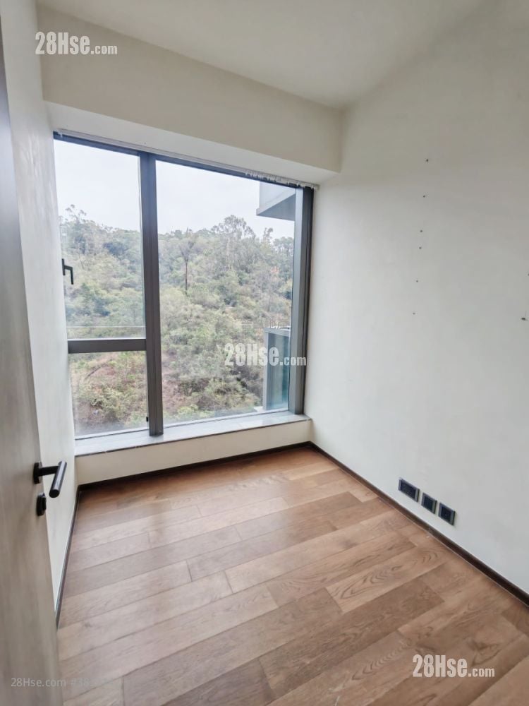 Le Pont Sell 3 Bedrooms , 2 Bathrooms 755 ft²