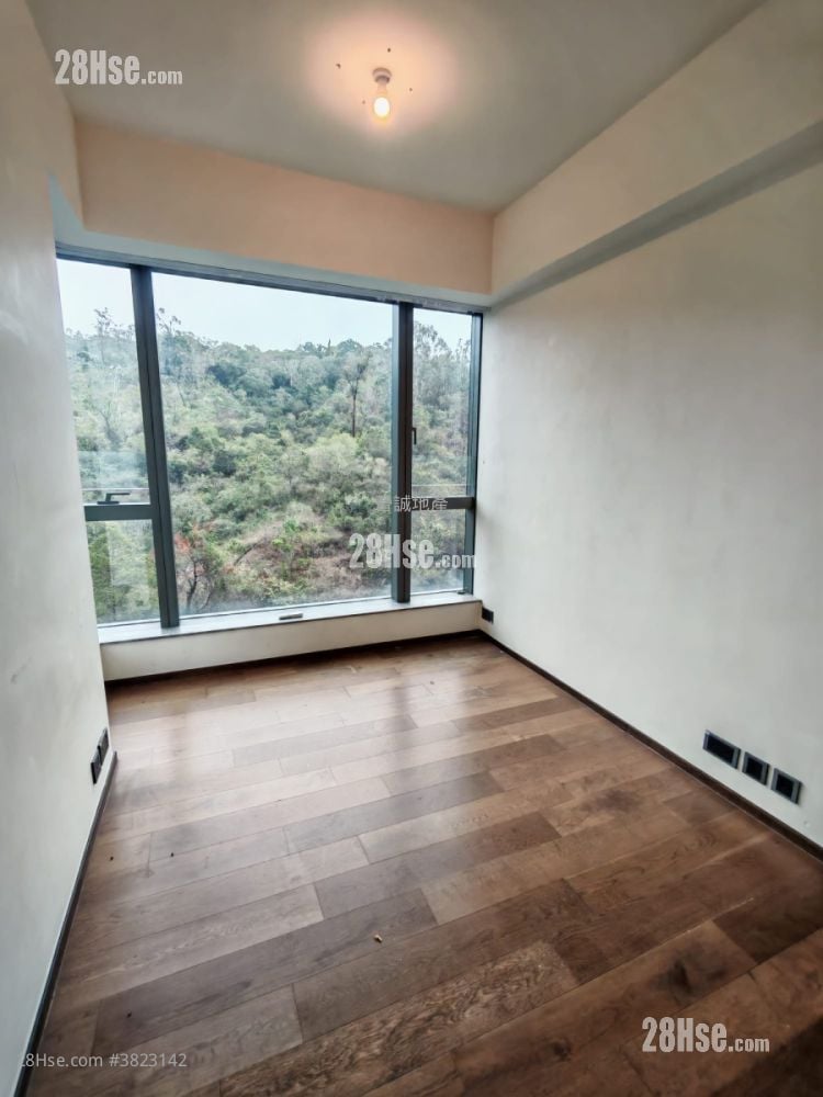 Le Pont Sell 3 Bedrooms , 2 Bathrooms 755 ft²