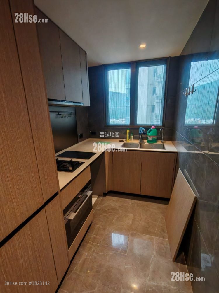 Le Pont Sell 3 Bedrooms , 2 Bathrooms 755 ft²