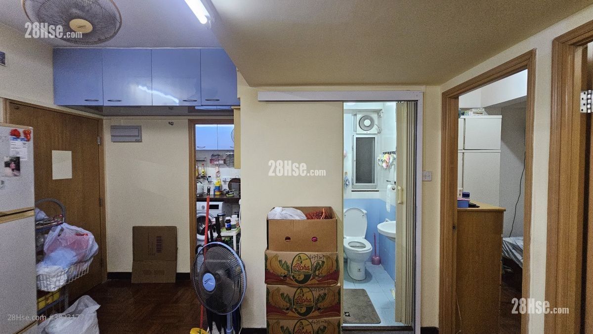 Kam Pui Building Sell 2 Bedrooms , 1 Bathroom 371 ft²