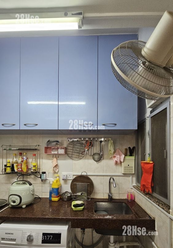 Kam Pui Building Sell 2 Bedrooms , 1 Bathroom 371 ft²