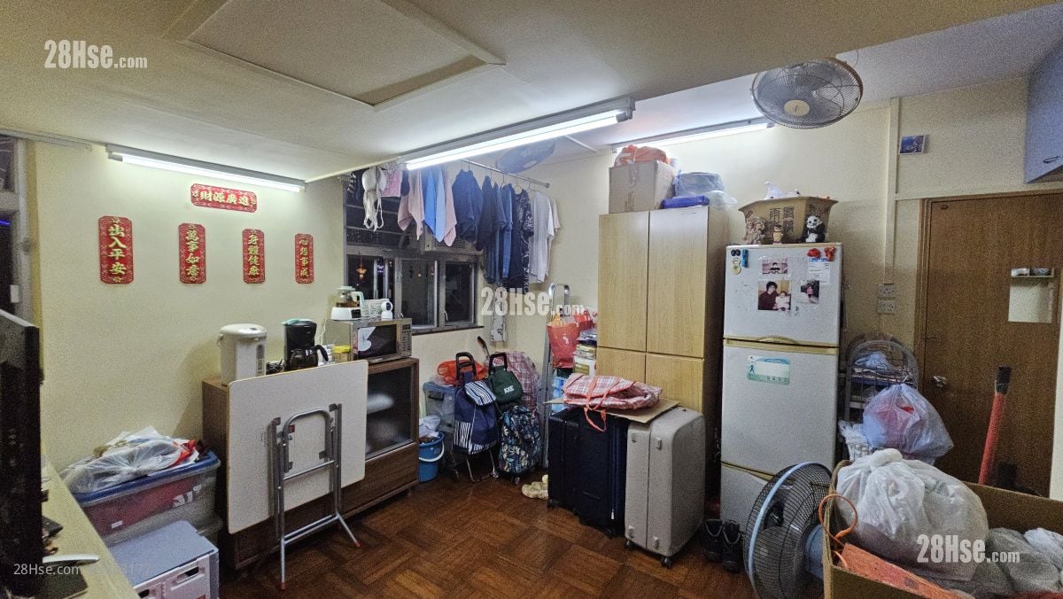 Kam Pui Building Sell 2 Bedrooms , 1 Bathroom 371 ft²