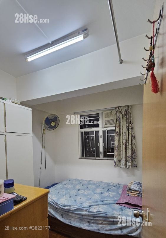 Kam Pui Building Sell 2 Bedrooms , 1 Bathroom 371 ft²