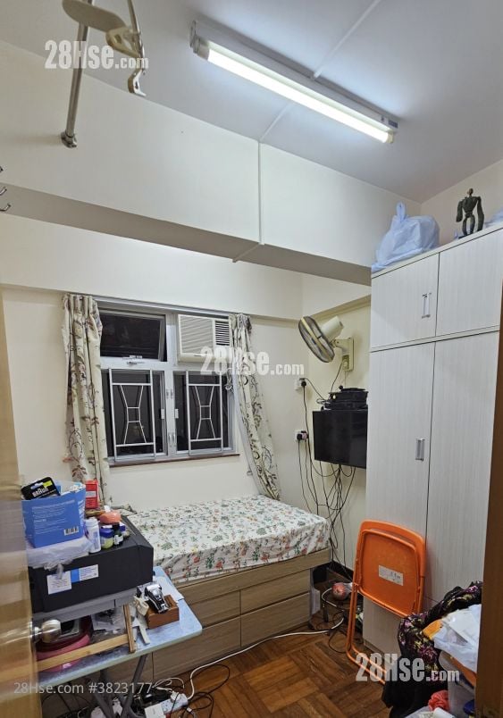 Kam Pui Building Sell 2 Bedrooms , 1 Bathroom 371 ft²